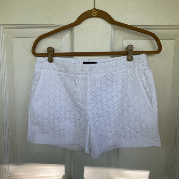 White lace shorts! - Picture 2 of 6